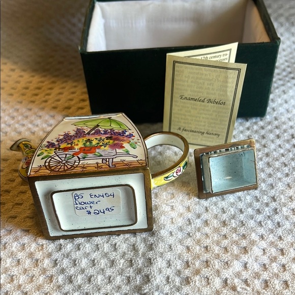 Vintage miniature Enamel bibelot Floral Teapot with Gold Accents - Picture 5 of 13